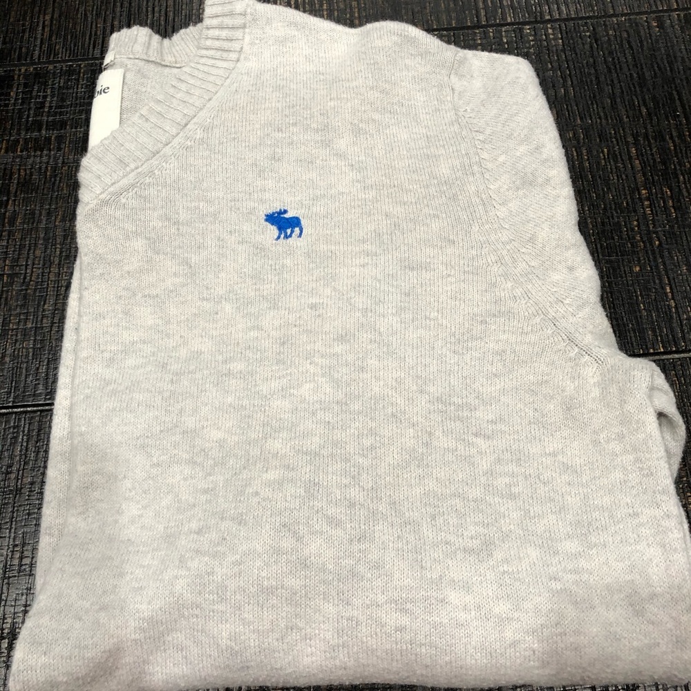 Men's A&F Gray Sweater Size Medium